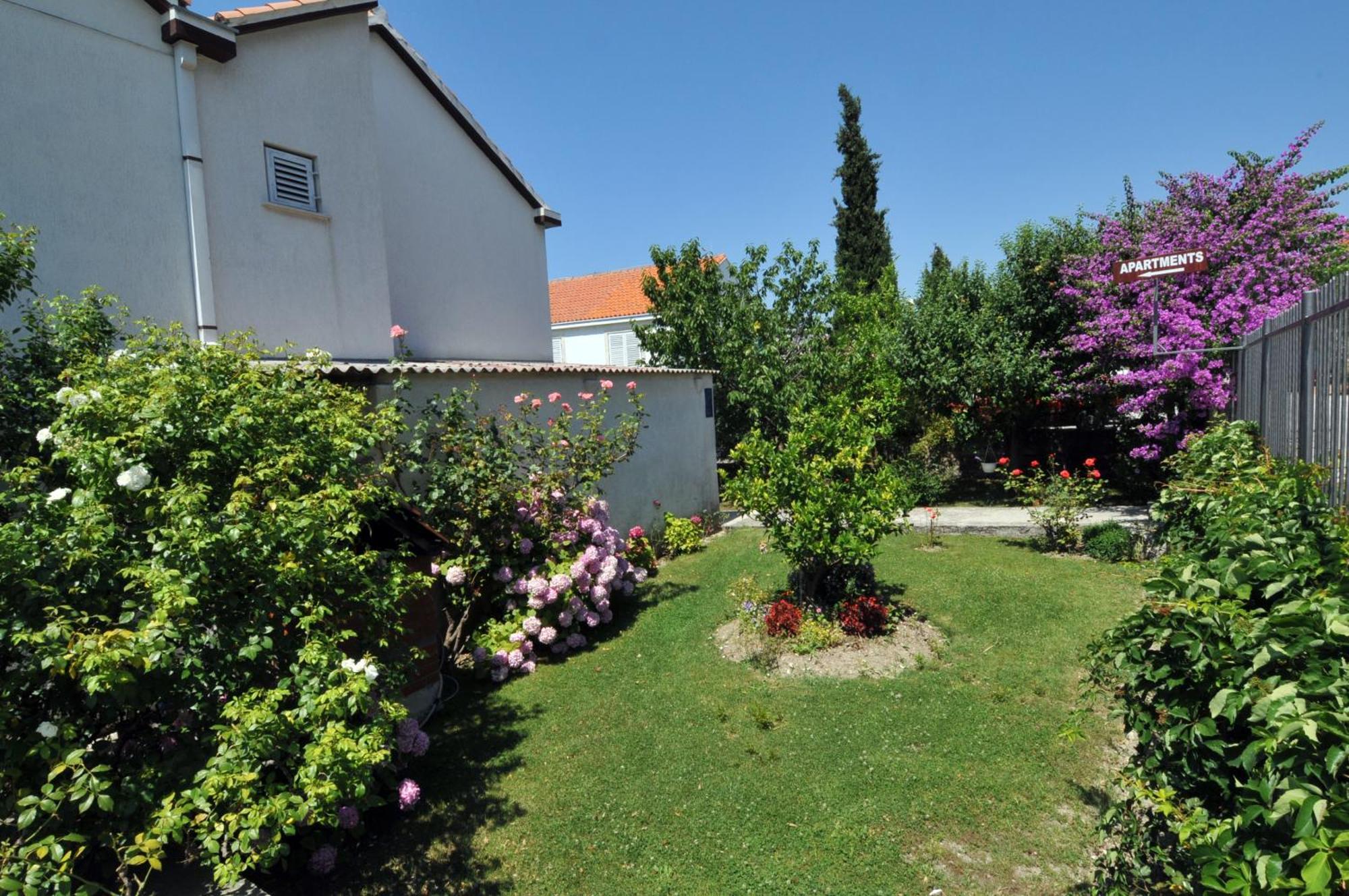 Apartments Mare Mlini Bagian luar foto
